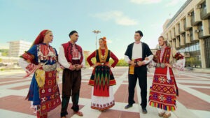 Фолклорът в планинските райони в Югозападна България nosii